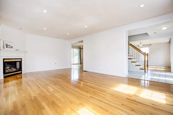 Chelmsford, MA 01824,28 Empire St