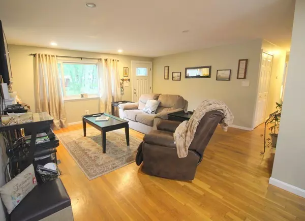 Framingham, MA 01701,2 Laurie Ln