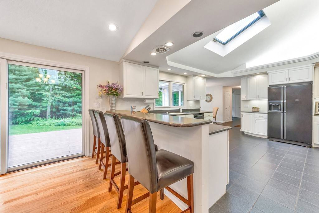 Longmeadow, MA 01106,483 Inverness Ln