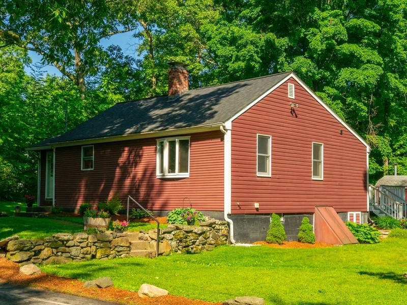 125 Mill St, Hopedale, MA 01747