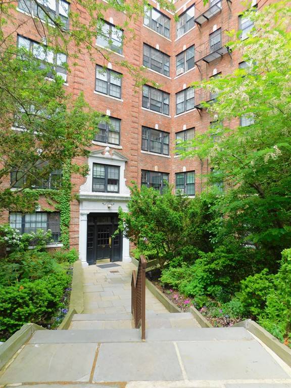 50 Follen St #308, Cambridge, MA 02138