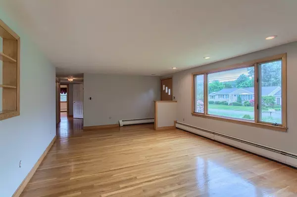 Tewksbury, MA 01876,11 Bailey Rd