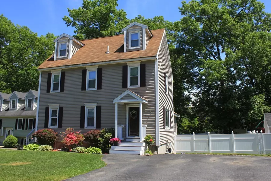 49 Oak Knoll Rd, Lowell, MA 01852