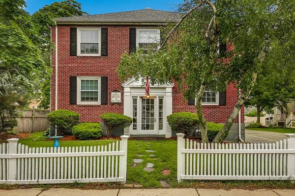 39 Vine St #2, Melrose, MA 02176