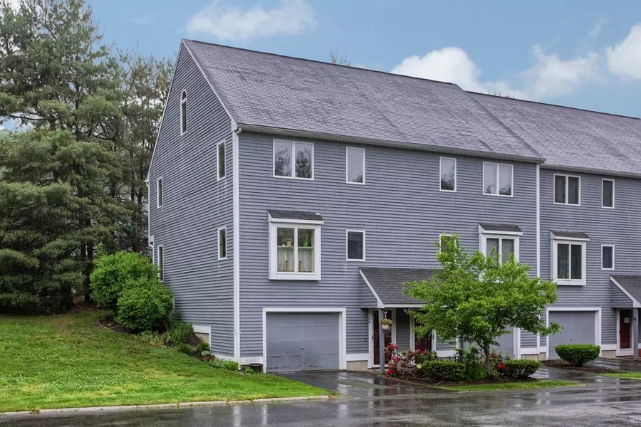 28 Country Meadow Rd #28, Haverhill, MA 01832