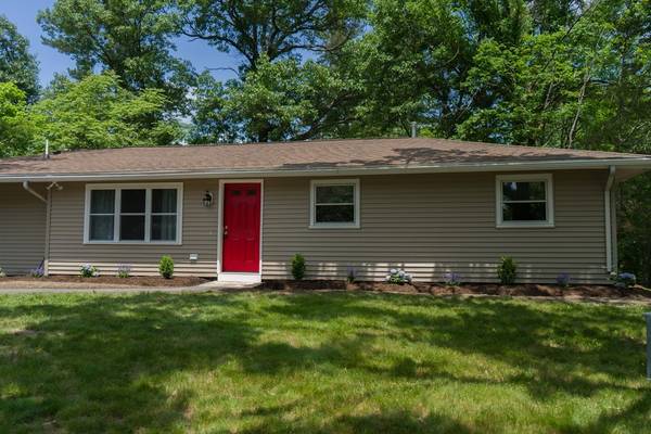 8 Wickford Rd, Framingham, MA 01701