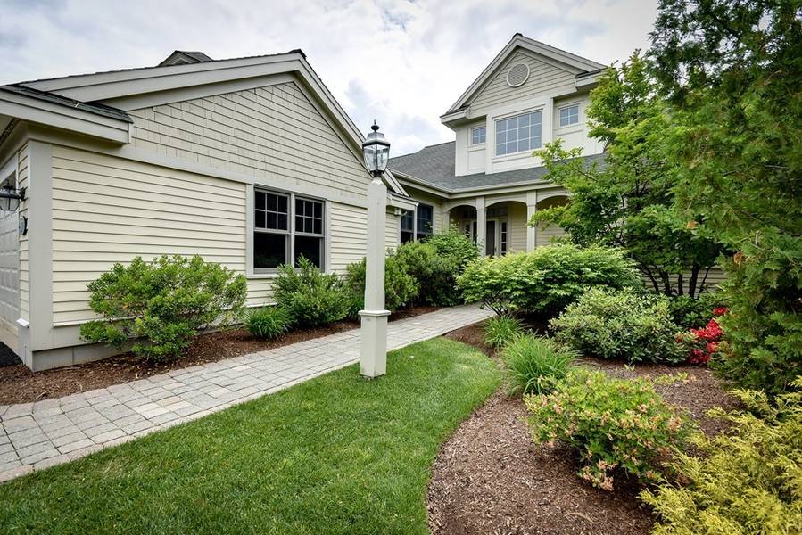 57 Carriage Hill Circle #57, Southborough, MA 01772