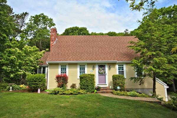 15 Curtis Dr, Plymouth, MA 02360