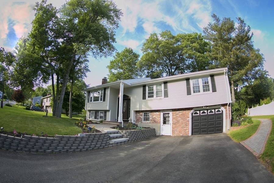 15 Hancock St, Milford, MA 01757