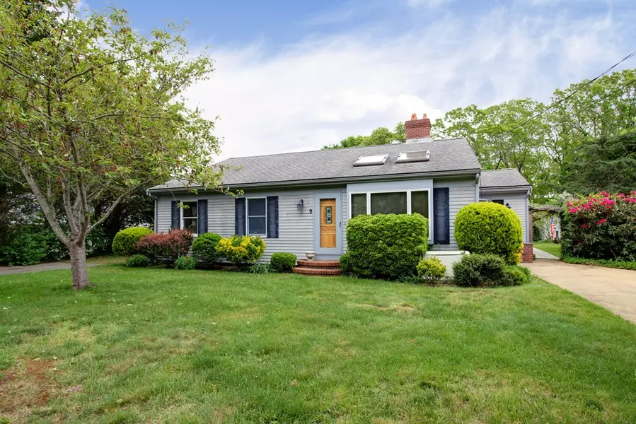 9 Hudson St, Falmouth, MA 02540