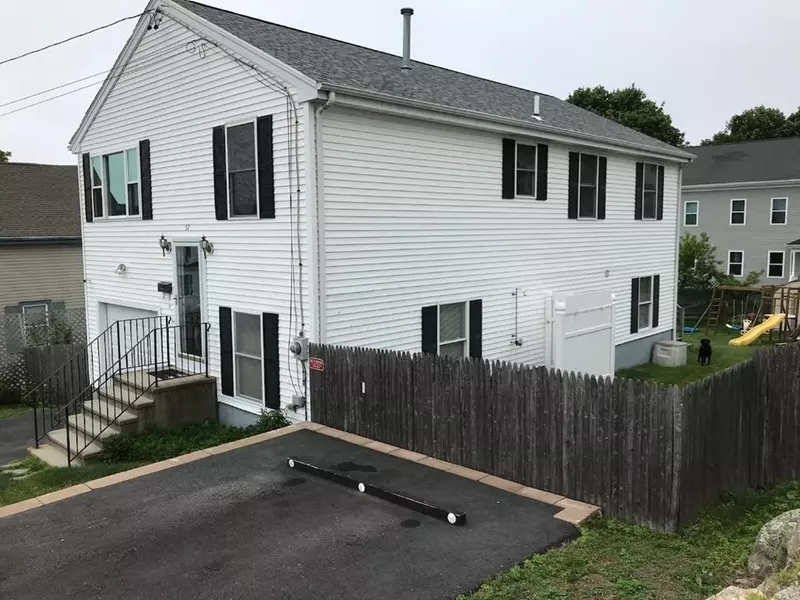 52 Sachem St, Fall River, MA 02724