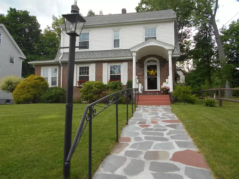 27 Cherry Hill, Holyoke, MA 01040