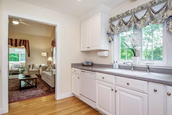 Boxborough, MA 01719,124 Summer Rd #124