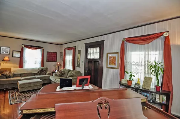 Dedham, MA 02026,3 Liberty Ln
