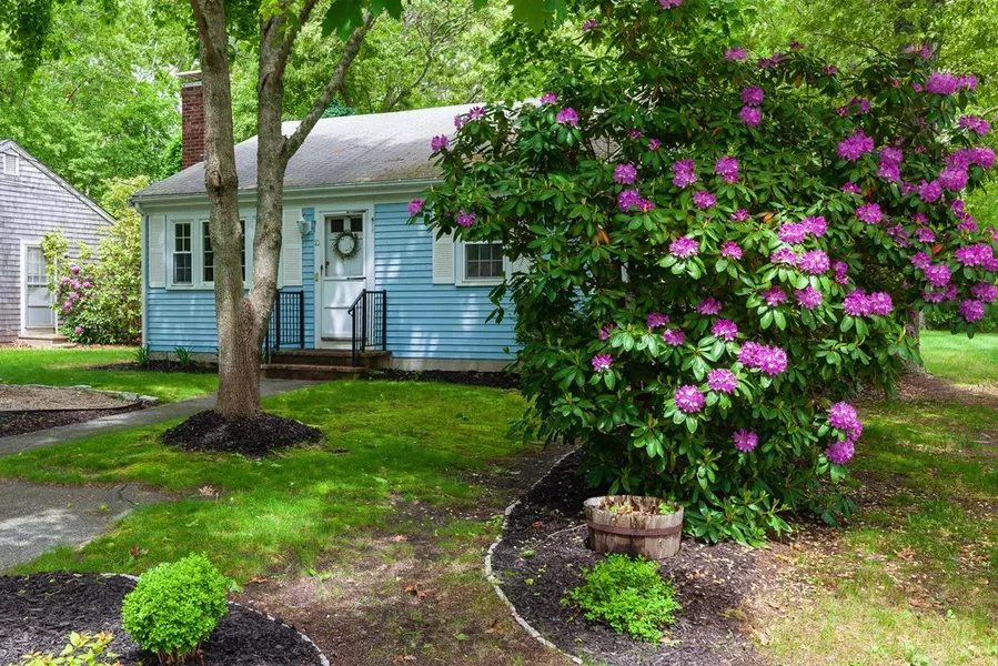 10 Lake Rd, Yarmouth, MA 02673