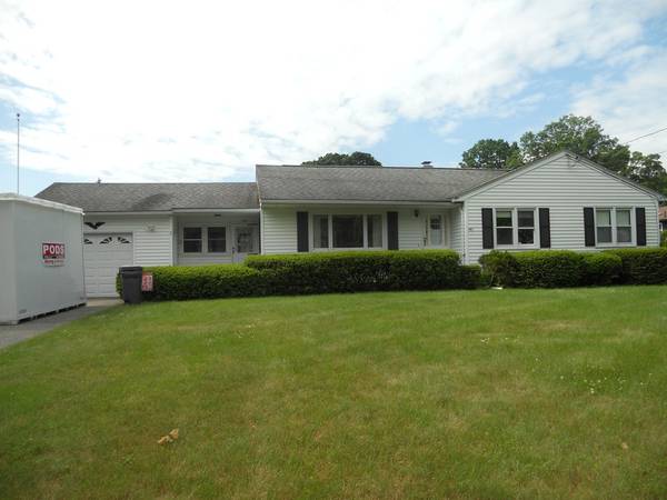 2 Hitchcock Rd, Wilbraham, MA 01095