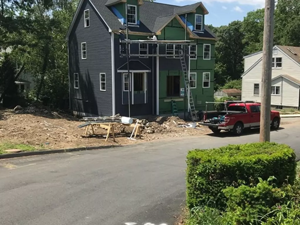Saugus, MA 01906,27 Oakwood Ave