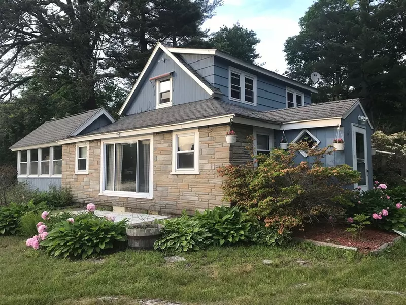 45 Mountain Brook Rd, Sturbridge, MA 01566