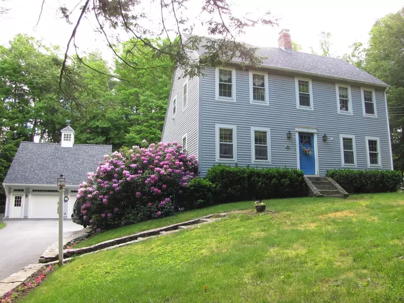 24 Lakeshore Dr, Sturbridge, MA 01518