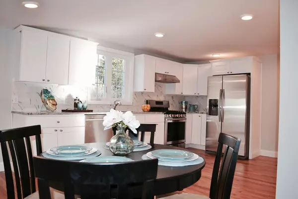 Westford, MA 01886,8 Maple St
