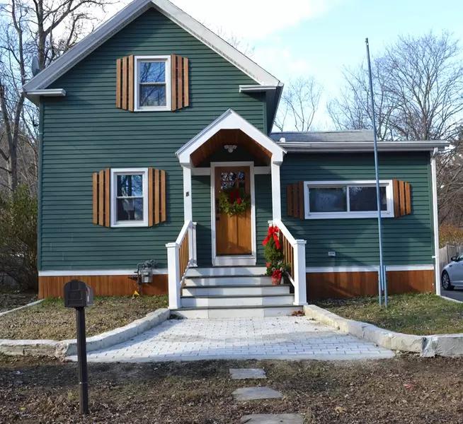 8 Maple St, Westford, MA 01886