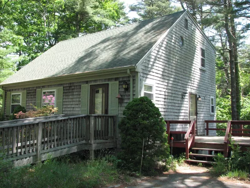 2 Oak St, Wareham, MA 02571