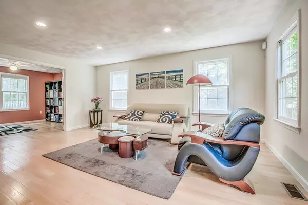 Chelmsford, MA 01824,5 San Rosa Way