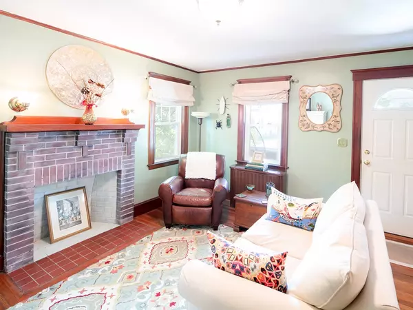 Plymouth, MA 02360,7 Gray Ave