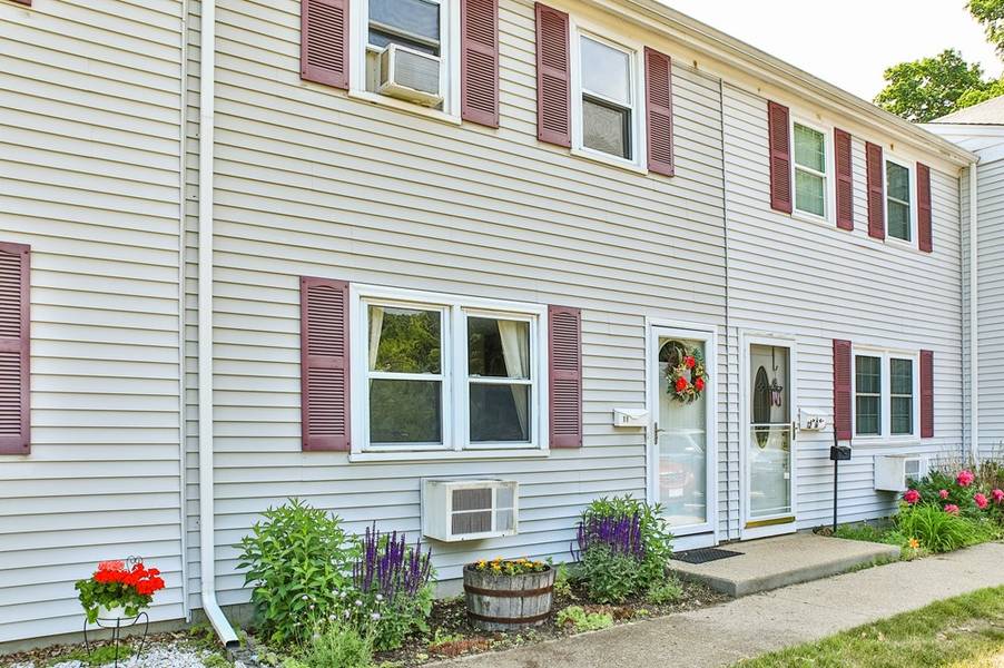 10 Freeman St #11, North Attleboro, MA 02763