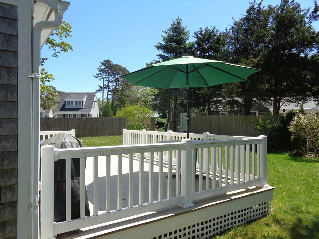 Dennis, MA 02670,8 Oak Leaf Lane