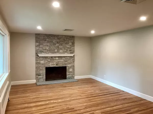 Medfield, MA 02052,29 Pine St