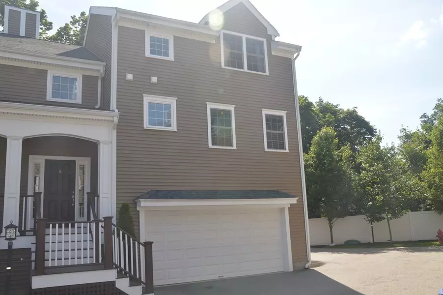 805 Highland Ave #5, Needham, MA 02494