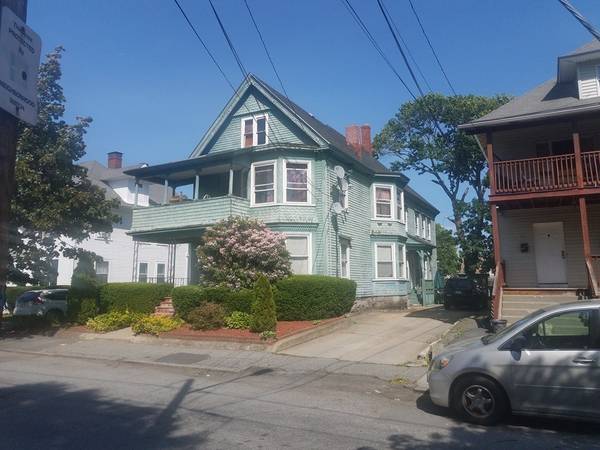 70 Saunders St, Lawrence, MA 01841