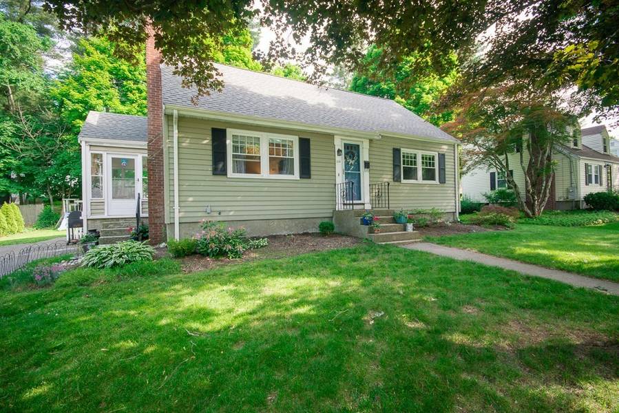 114 Lewis Ave, Walpole, MA 02081