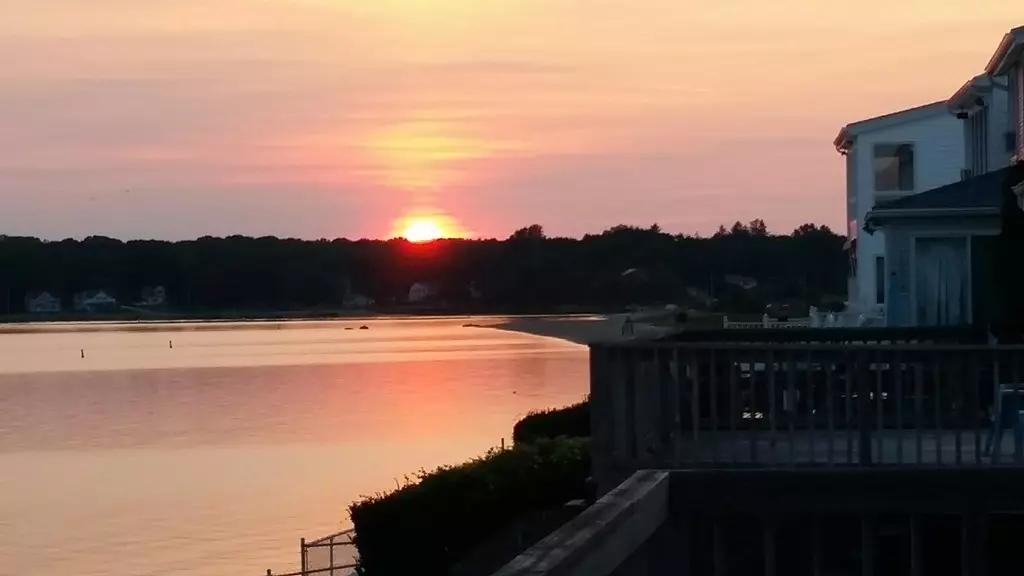 Swansea, MA 02777,142 Bluff Ave