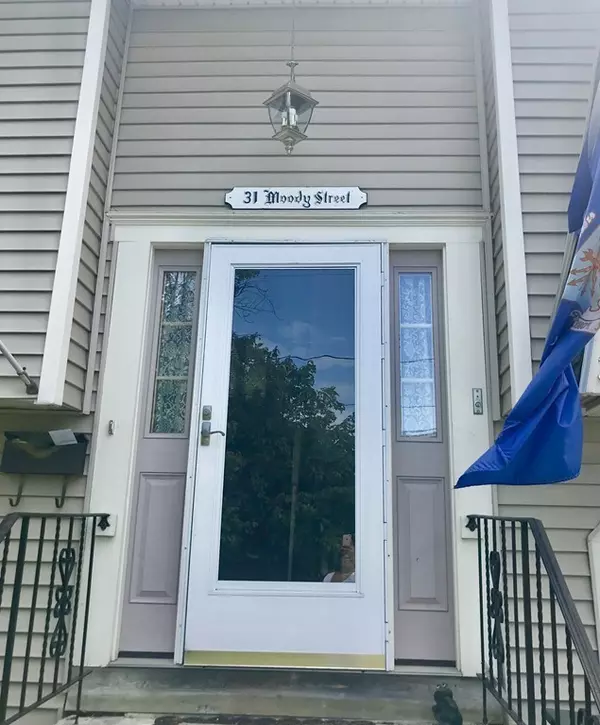 North Andover, MA 01845,31 Moody St