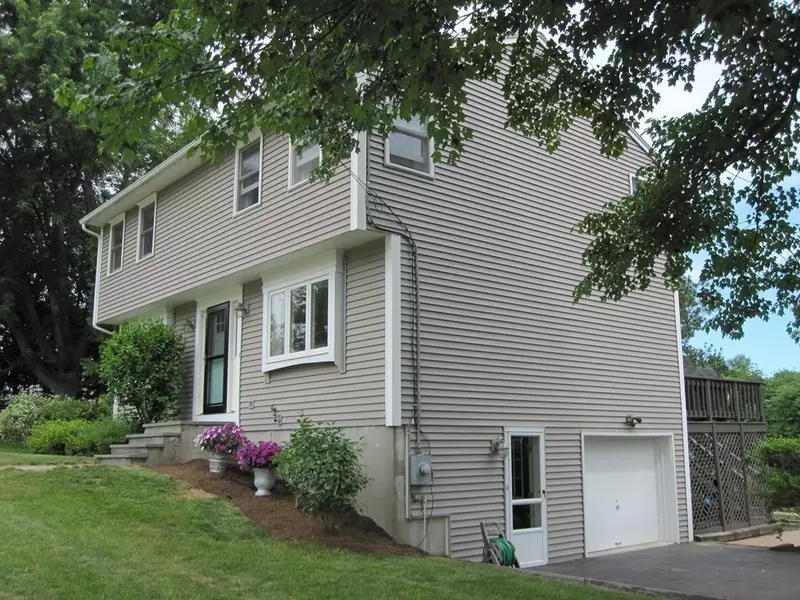 13 Powerline Dr, Grafton, MA 01519