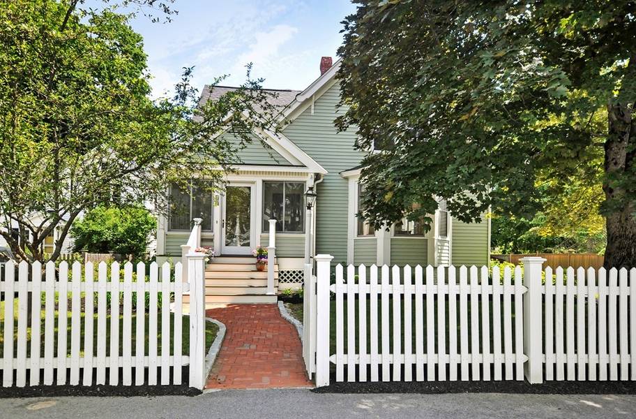 68 Grant St, Concord, MA 01742