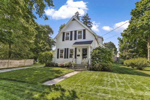 10 Hartshorn St, Reading, MA 01867