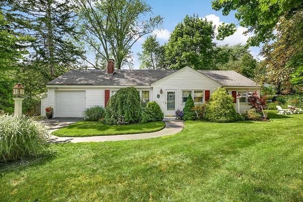 4 Beaconsfield Dr, Natick, MA 01760