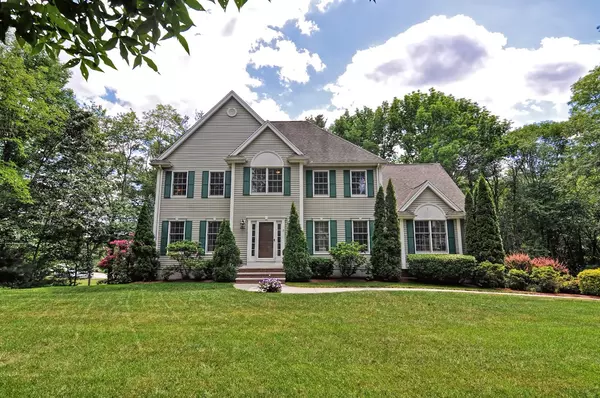 5 Hillside Dr, Wrentham, MA 02093