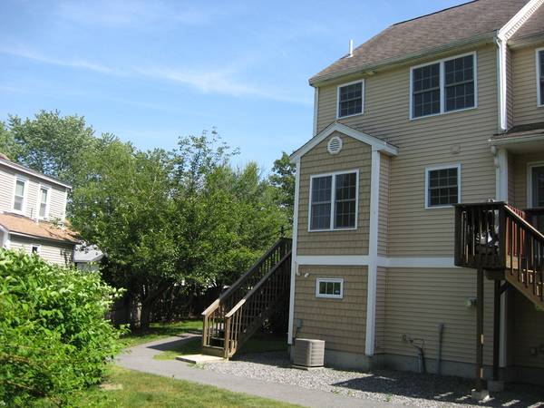 Lowell, MA 01850,417 Hildreth Street #21