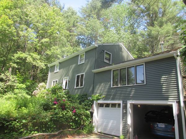 Upton, MA 01568,71 Fowler St