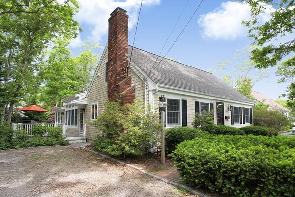 92 Lucerne Ave, Falmouth, MA 02540