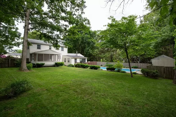 Medway, MA 02053,2 Sunset Drive