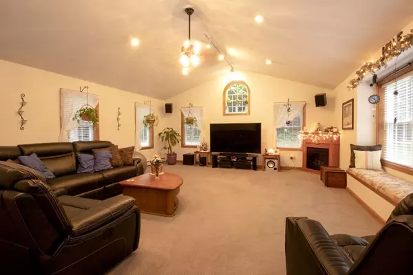 Gardner, MA 01440,21 Becky Ave
