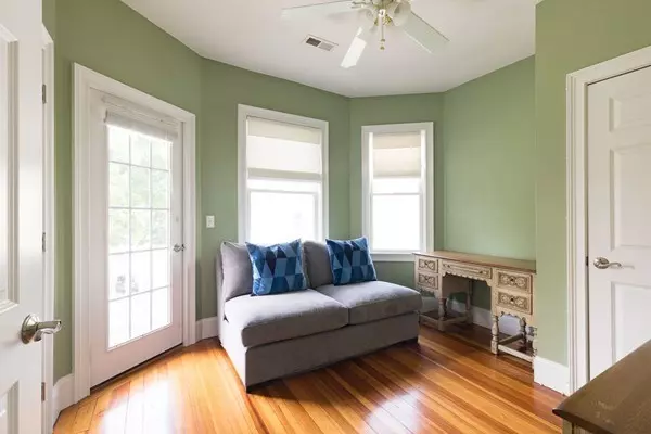 Brookline, MA 02467,566 Heath St #2