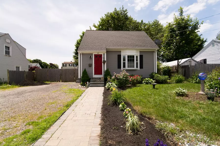 45 Ash Ave, Tiverton, RI 02878