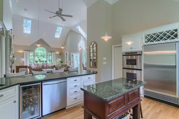 Andover, MA 01810,4 Stoneybrook Cir
