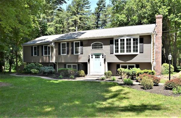 38 Pickens St, Lakeville, MA 02347